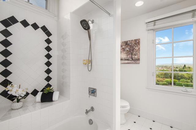 3029 Alburni Ct, Pleasanton CA: https://media.crmls.org/mediaz/fc74e1b1-0a03-4edc-a364-cbd6a3da1b80.jpg