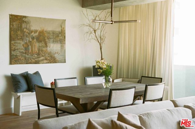 818 N Doheny Drive, West Hollywood CA: https://media.crmls.org/mediaz/fc753265-ef6f-47eb-b418-c3aef8e284f9.jpg