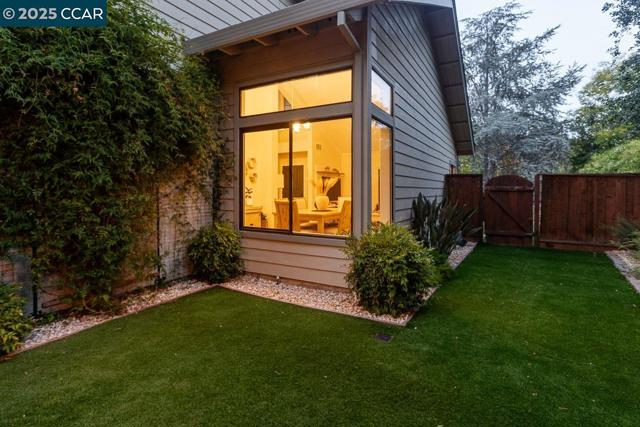 311 Valley High Dr, Pleasant Hill CA: https://media.crmls.org/mediaz/fc755988-3646-4b13-a8fb-4912980a226a.jpg