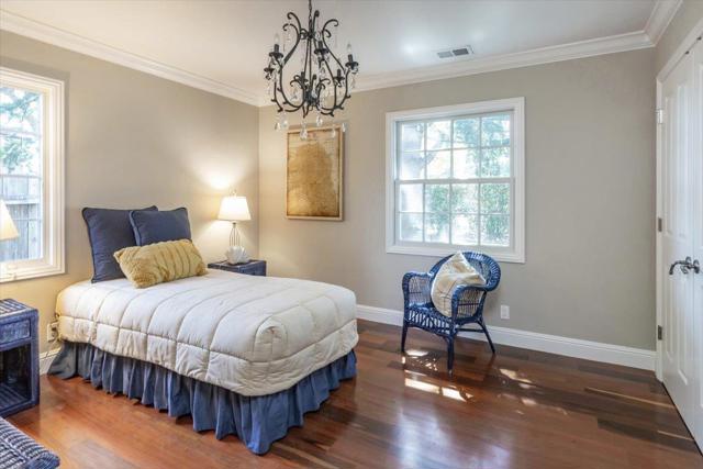 32 N El Monte Avenue, Los Altos CA: https://media.crmls.org/mediaz/fc758e49-48bf-4500-9780-d737d8e02a7a.jpg