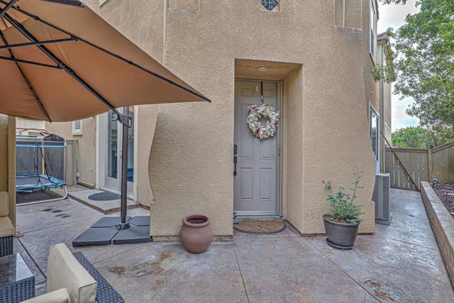 1526 Caminito Sicilia, Chula Vista CA: https://media.crmls.org/mediaz/fc75dfc1-aefd-40e5-9e2e-7cba9ca041d4.jpg