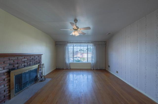 217 Iris Drive, Salinas CA: https://media.crmls.org/mediaz/fc75e2e3-d9b0-470c-a2f4-1da5ddeb3390.jpg