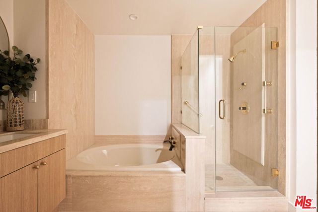 10560 Wilshire Boulevard, 404 photo 21