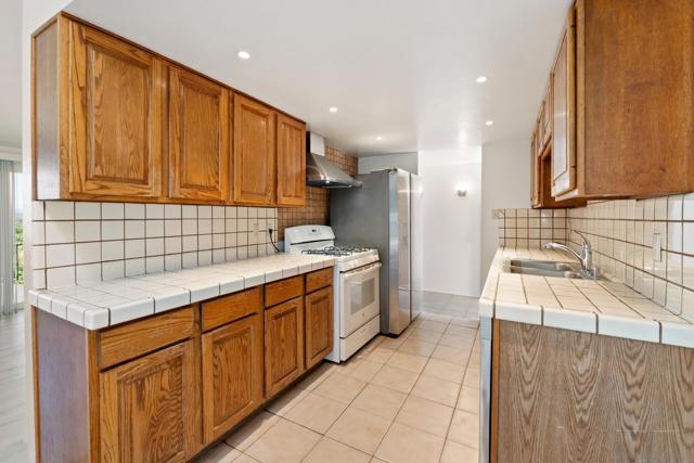 965 Highland Drive, Vista CA: https://media.crmls.org/mediaz/fc769b5b-1e7a-4eef-9df4-b1186303af92.jpg