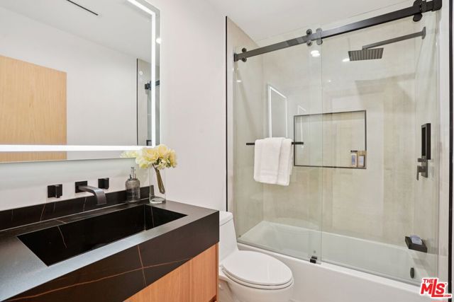 4254 Motor Avenue, Culver City CA: https://media.crmls.org/mediaz/fc7743ae-306f-4a52-986e-efafc13bb764.jpg