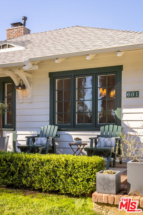 601 S Hudson Avenue, Pasadena CA: https://media.crmls.org/mediaz/fc77aeb0-3d13-4318-8e85-e0cded908906.jpg