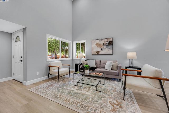 2236 Oakland Ave, Pleasanton CA: https://media.crmls.org/mediaz/fc796228-a326-4116-b33f-36d3af4625ce.jpg