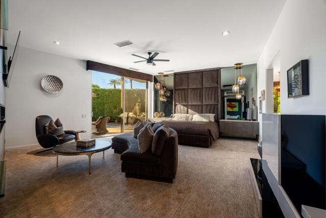 108 Waterford Circle, Rancho Mirage CA: https://media.crmls.org/mediaz/fc799359-35b4-4450-ad05-e4d65a3feeab.jpg