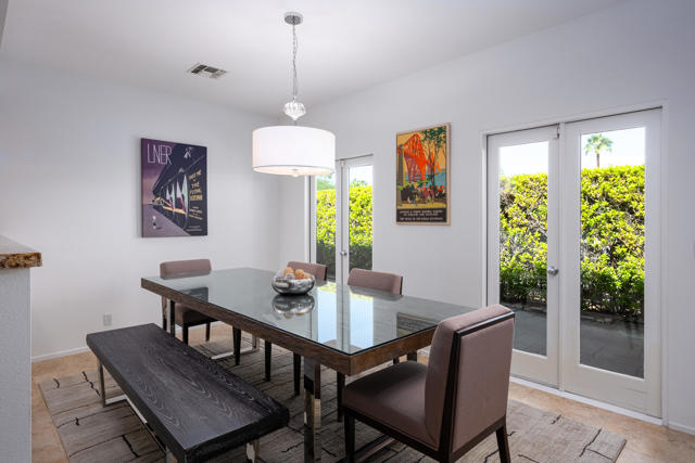 590 N Plaza Amigo, Palm Springs, CA 92262