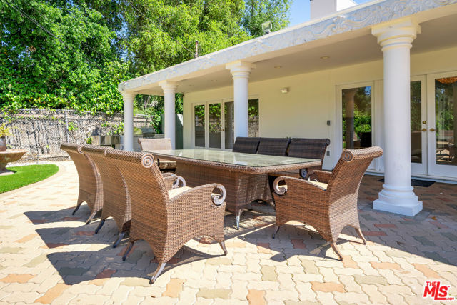 4311 Coquette Place, Tarzana CA: https://media.crmls.org/mediaz/fc7a1b91-475d-4d32-83bf-918679be9718.jpg