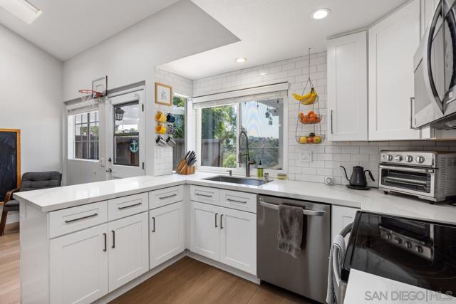 3116 Old Kettle Rd, San Diego CA: https://media.crmls.org/mediaz/fc7a4f1c-d3ff-4a9e-91be-35bb2b12be89.jpg