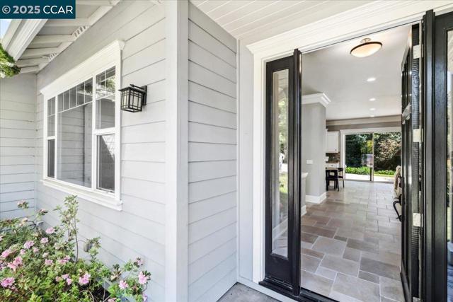 1291 Clover Ln, Walnut Creek CA: https://media.crmls.org/mediaz/fc7ab578-0edc-4389-8524-5ea4e870eafb.jpg