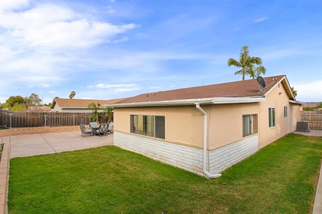 Detail Gallery Image 18 of 25 For 663 Charles Dr, Oceanside,  CA 92057 - 4 Beds | 2 Baths