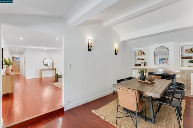 2424 San Miguel Dr, Walnut Creek CA: https://media.crmls.org/mediaz/fc7ac98f-d3a0-4033-b2f0-4e74413b96ec.jpg