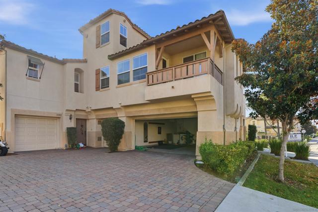 2284 Alicante, Chula Vista CA: https://media.crmls.org/mediaz/fc7b431a-6ba1-4c6f-851c-0a2b5264c036.jpg