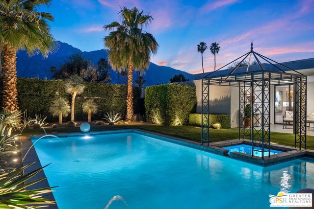 1860 Via Isla, Palm Springs CA: https://media.crmls.org/mediaz/fc7b4a1f-3ba6-49a7-a742-5746b49d4cbb.jpg