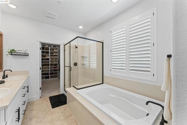 2951 Newberry Court, Fairfield CA: https://media.crmls.org/mediaz/fc7badd9-8c4e-4070-80e2-5a9232521190.jpg
