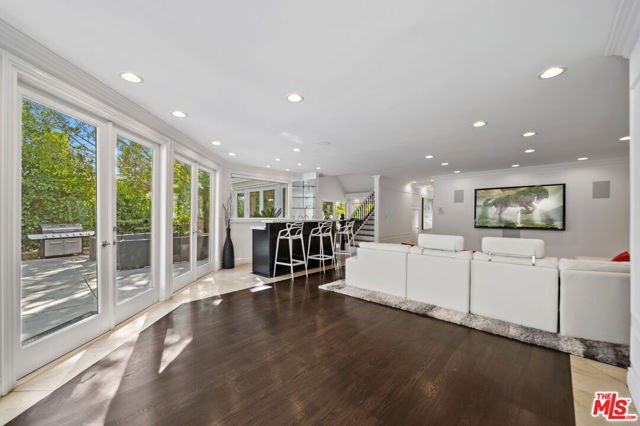 16221 Elisa Place, Encino CA: https://media.crmls.org/mediaz/fc7bc9df-25bf-45c3-849b-17ee01f1d048.jpg