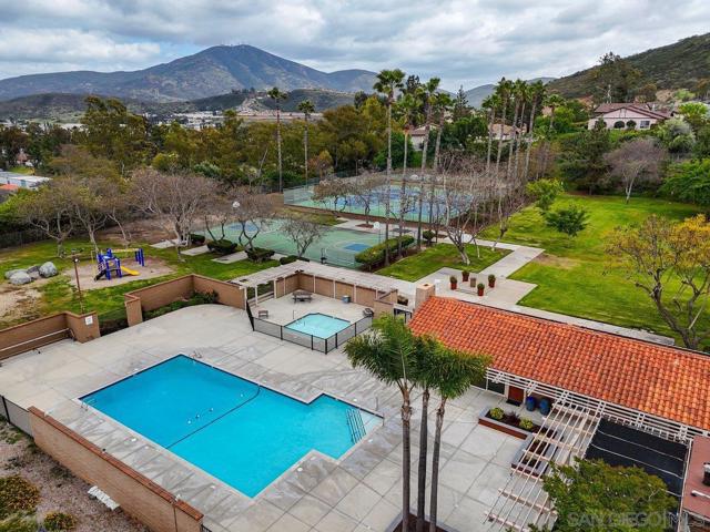 2305 Nueces Ln, Spring Valley CA: https://media.crmls.org/mediaz/fc7c2c4f-1425-474a-82f7-905569966ba8.jpg