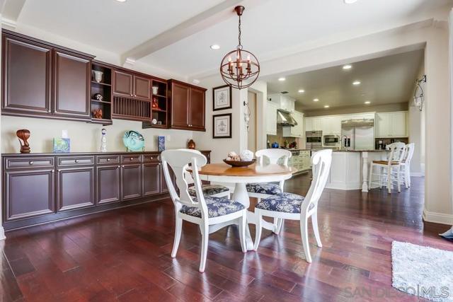 6977 Corte Langosta, Carlsbad CA: https://media.crmls.org/mediaz/fc7c4175-d942-4ddb-b7e8-185d43c2930f.jpg