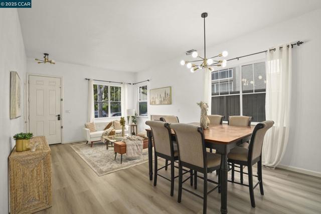1162 Waverly Cir, Hercules CA: https://media.crmls.org/mediaz/fc7cdc23-b380-42fa-836e-cff2235a7acd.jpg