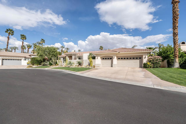 12 Via Elegante, Rancho Mirage CA: https://media.crmls.org/mediaz/fc7d5bdf-0592-43ff-91ce-46f275ee0244.jpg