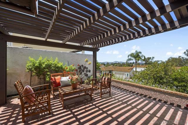 17676 Corte Sobrado, San Diego CA: https://media.crmls.org/mediaz/fc7d60b3-c263-409f-8b1d-a70e52fc9d18.jpg