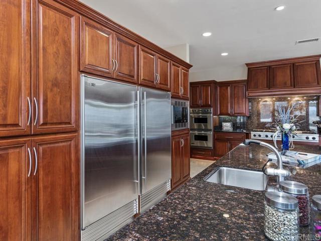 6095 Lake Vista Drive, Bonsall CA: https://media.crmls.org/mediaz/fc7e2743-3597-4b65-ad4f-9ade5875865a.jpg