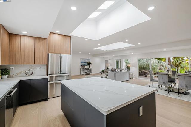 41511 Chadbourne Dr, Fremont CA: https://media.crmls.org/mediaz/fc7e47f2-dcb9-42f2-b6e5-02ee8213bbc1.jpg