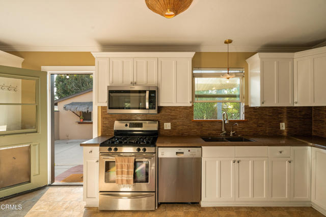 379 Rancho Drive, Ventura CA: https://media.crmls.org/mediaz/fc7e5f5d-0048-4b40-8867-d994b5228634.jpg