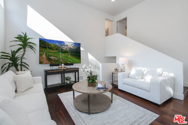 2044 Stanley Hills Drive, Los Angeles CA: https://media.crmls.org/mediaz/fc7f8f2f-3e48-4fe0-9811-f7e9d6009d02.jpg