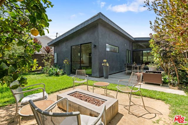 4276 Campbell Drive, Los Angeles CA: https://media.crmls.org/mediaz/fc800171-68d5-42e4-8b6e-9040bc499b3a.jpg