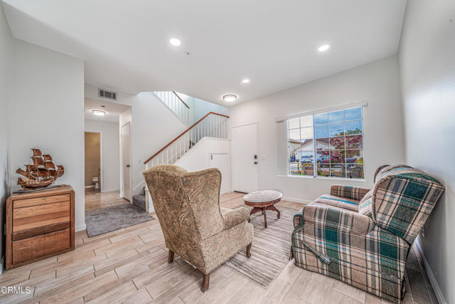 Detail Gallery Image 6 of 26 For 10598 Sunflower St, Ventura,  CA 93004 - 4 Beds | 2/1 Baths