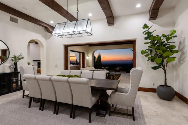 Detail Gallery Image 2 of 31 For 8136 Entrada De Luz, San Diego,  CA 92127 - 5 Beds | 5/2 Baths