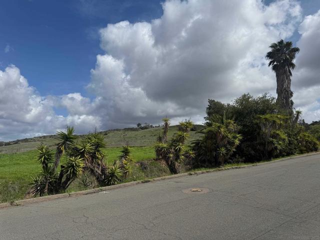 12710 Montauk St, Poway CA: https://media.crmls.org/mediaz/fc823555-22a2-4e11-802c-390c6c3dd16f.jpg