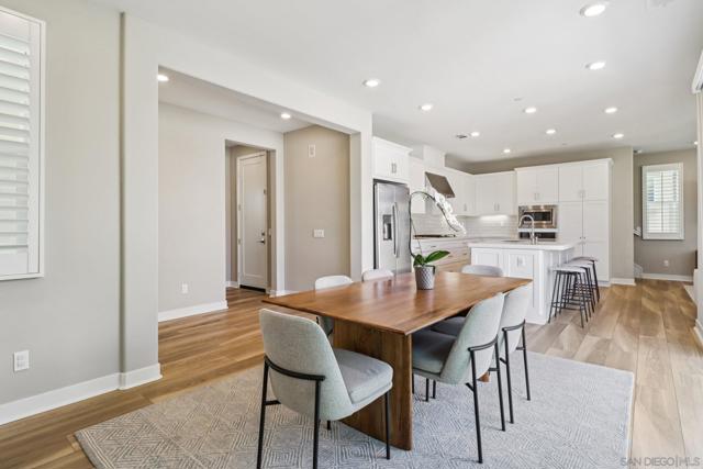 6698 Spartina Ct, Carlsbad CA: https://media.crmls.org/mediaz/fc825231-e8e5-4317-8cb6-2062af750bcc.jpg