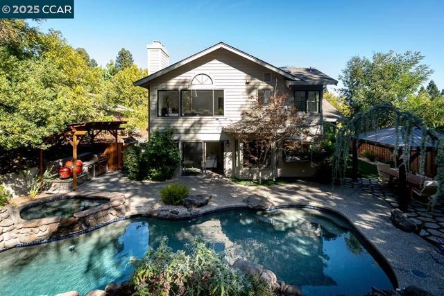 311 Valley High Dr, Pleasant Hill CA: https://media.crmls.org/mediaz/fc82787d-6d42-48dc-bd59-713d1a96f4c5.jpg