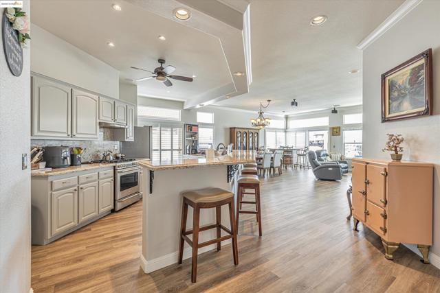 4174 Beacon Pl, Discovery Bay CA: https://media.crmls.org/mediaz/fc827a1a-b9c2-4f74-9664-a46b02972c28.jpg