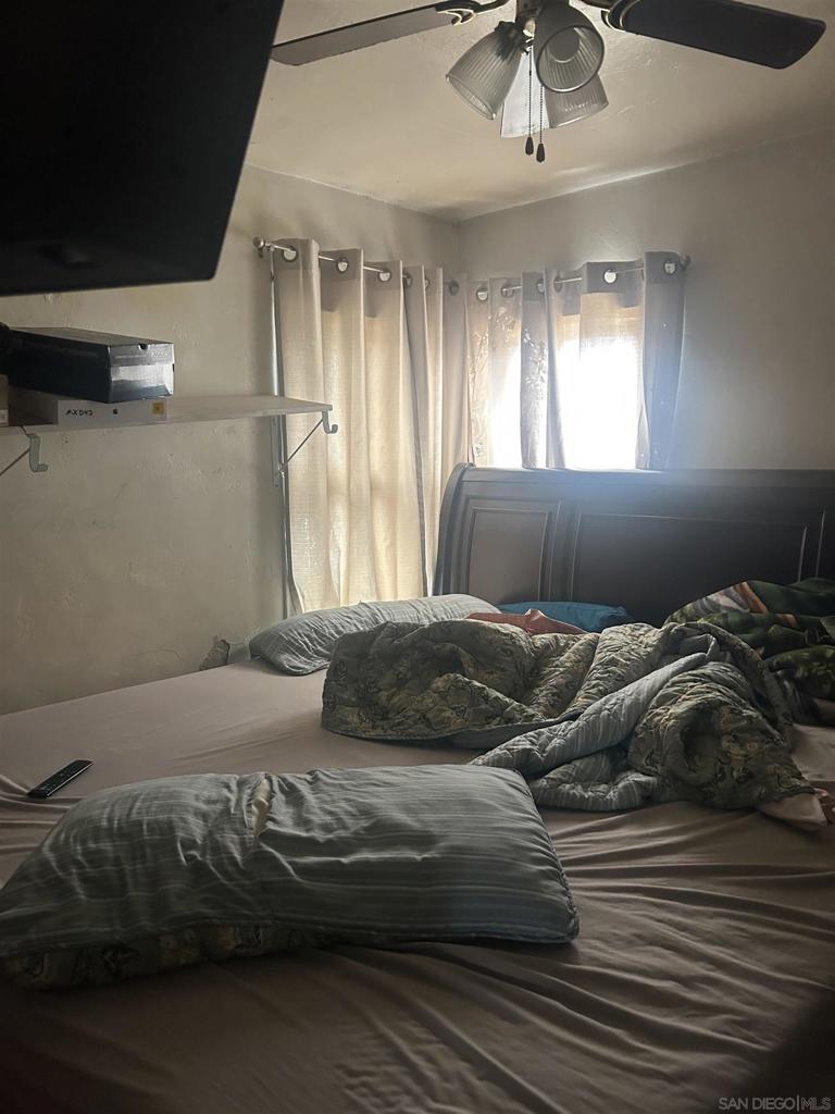https://media.crmls.org/mediaz/fc8353b8-f3a2-49e7-8d96-fff7c8a6999a.jpg?preset=X-Large