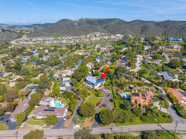 1628 Lone Oak Rd, Vista CA: https://media.crmls.org/mediaz/fc8367e2-bc2a-4dec-8061-ab838c0f2db1.jpg