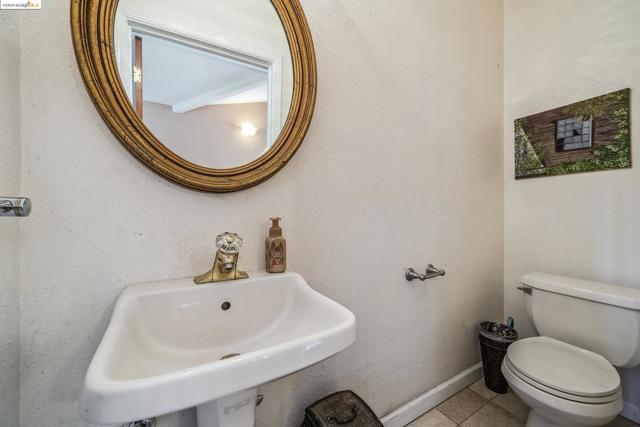 2335 Tunnel Rd, Oakland CA: https://media.crmls.org/mediaz/fc841894-1d19-4a1e-8944-989c1e35bd40.jpg
