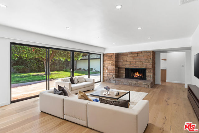 5160 Los Feliz Boulevard, Los Angeles CA: https://media.crmls.org/mediaz/fc841c44-6ab8-462b-92d6-553e494b57ab.jpg