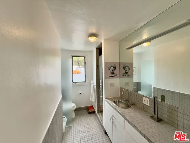 2714 4th Street, Santa Monica CA: https://media.crmls.org/mediaz/fc84e67c-e871-46fc-a637-7be1de67f46e.jpg