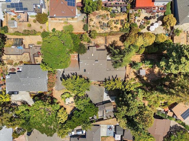 3491 Middleton Ave, Castro Valley CA: https://media.crmls.org/mediaz/fc84fc50-78eb-4419-8c76-52ceeffb7804.jpg