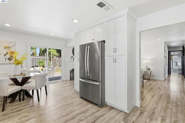 Image 18 of 39 For 4972 Minas Dr