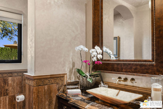 3 Coronado Court, Rancho Mirage CA: https://media.crmls.org/mediaz/fc85217e-5eea-4e4b-8c96-05b7bade2121.jpg