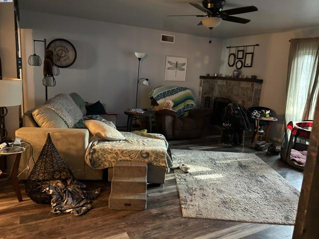 5913 Woodleigh Dr, Carmichael CA: https://media.crmls.org/mediaz/fc8588d3-9a09-48bf-b448-f5e43ea8b6ce.jpg