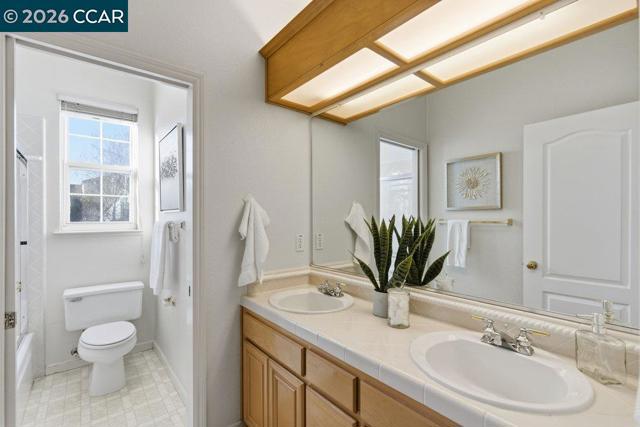 Image 38 of 51 For 811 Vineyard Ct