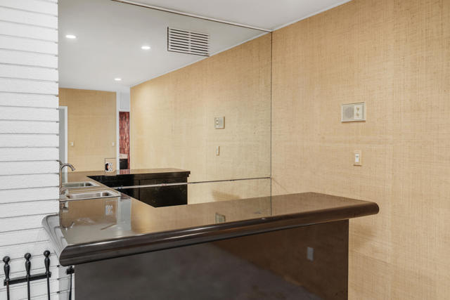 16445 Garvin Drive, Encino CA: https://media.crmls.org/mediaz/fc862fd4-365c-4e26-8824-c1572515296d.jpg