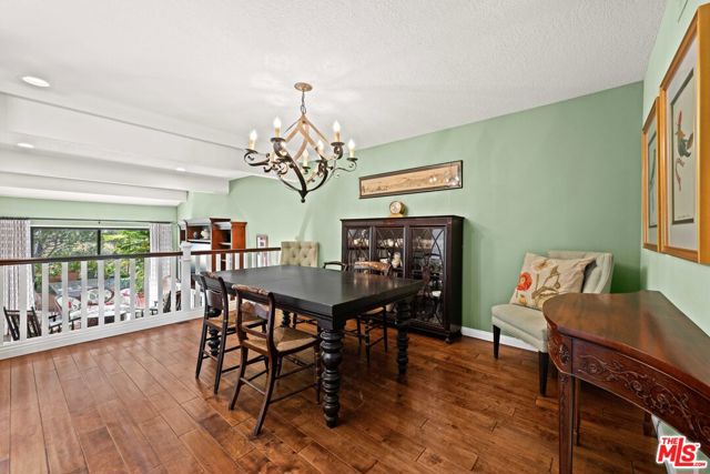 1490 Palisades Drive, Pacific Palisades CA: https://media.crmls.org/mediaz/fc871efa-4c64-41c5-af33-88a0e65b1997.jpg